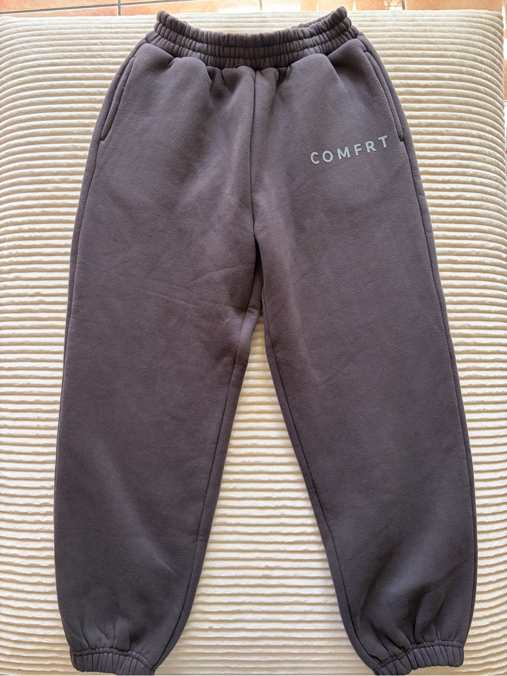 Comfrt Grey Sweatpants Size Large in Kids
